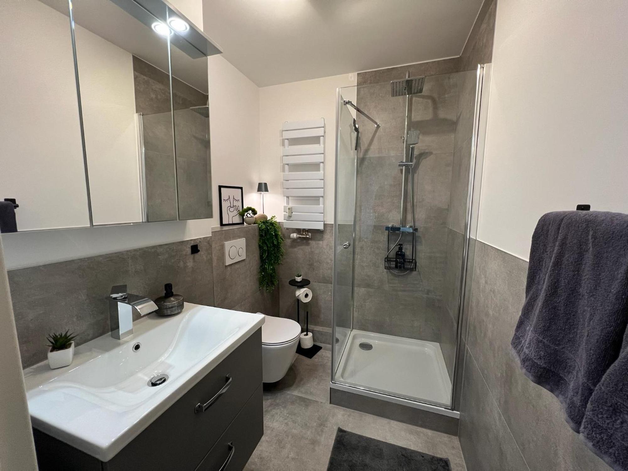 W&D Living - Fewo Kleines Italien Mit Parkplatz Und Balkon Celle Exterior photo